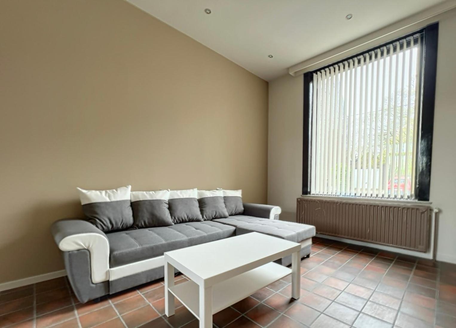 Station 64 A1 Bruxelles-Charleroi-Airport Villa Buitenkant foto